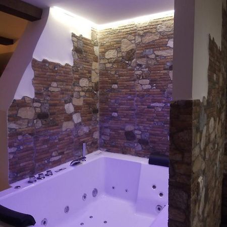 Suite Love Jacuzzi Uceda Εξωτερικό φωτογραφία
